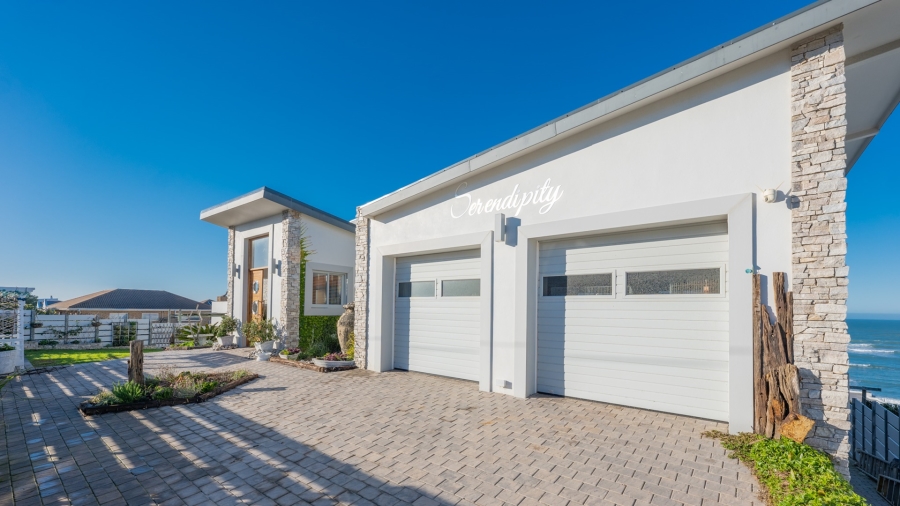 6 Bedroom Property for Sale in Struisbaai Western Cape